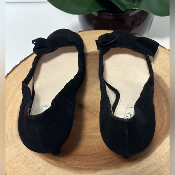🖤 PRADA Black Suede Pumps with Accent Bow - Size US 8.5 🖤 - Picture 5 of 13